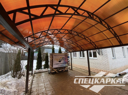 Навес из поликарбоната для автомобилей на даче №42 - фото 1382